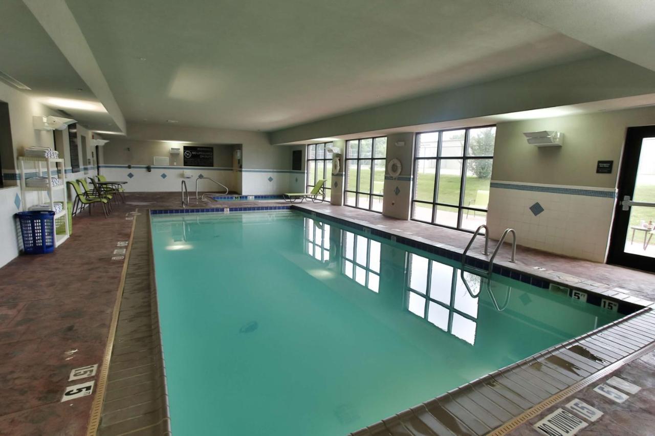 Hampton Inn & Suites Middlebury Εξωτερικό φωτογραφία